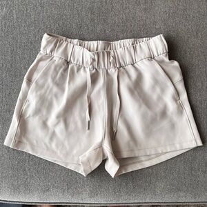 Lululemon On the Fly Short *Woven *2.5” - Size 4